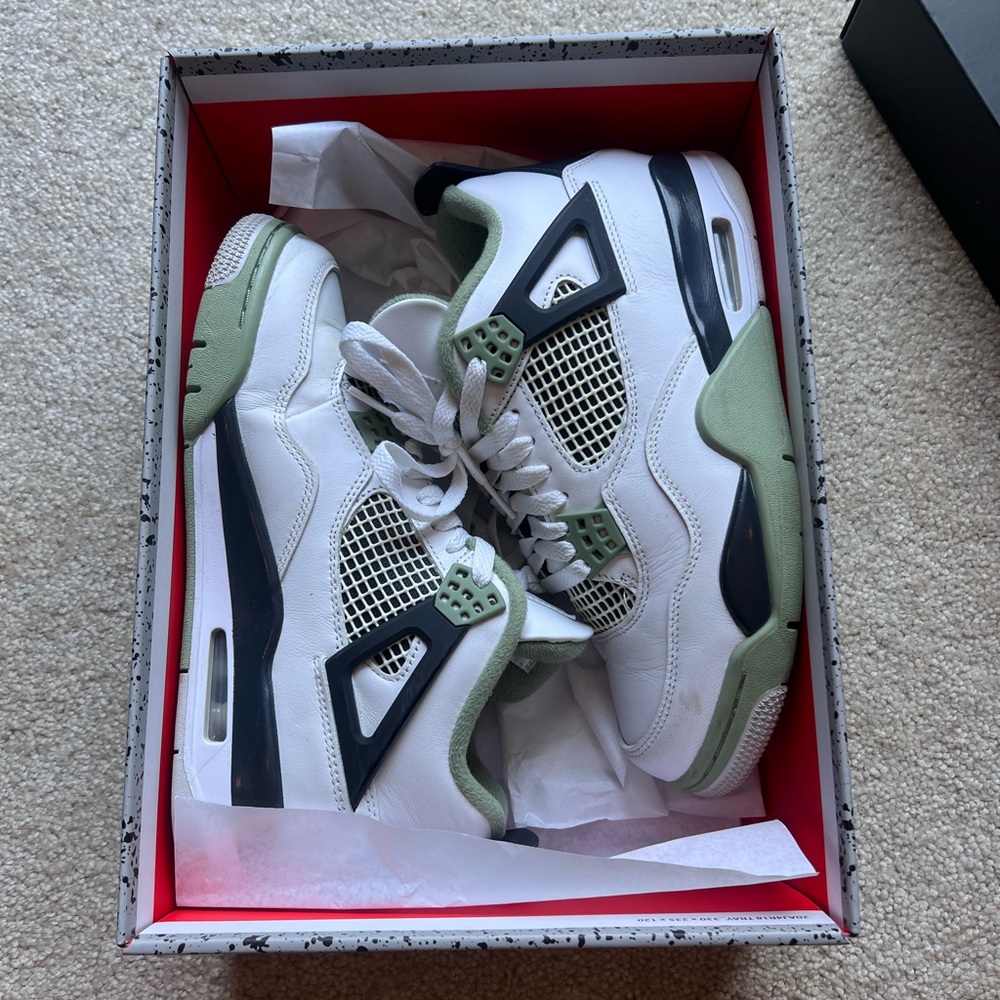 Jordan 4 Retro Seafoam